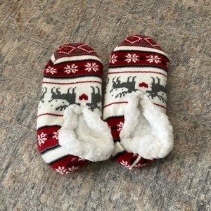 NWOT Moose slippers w/anti slip bottoms